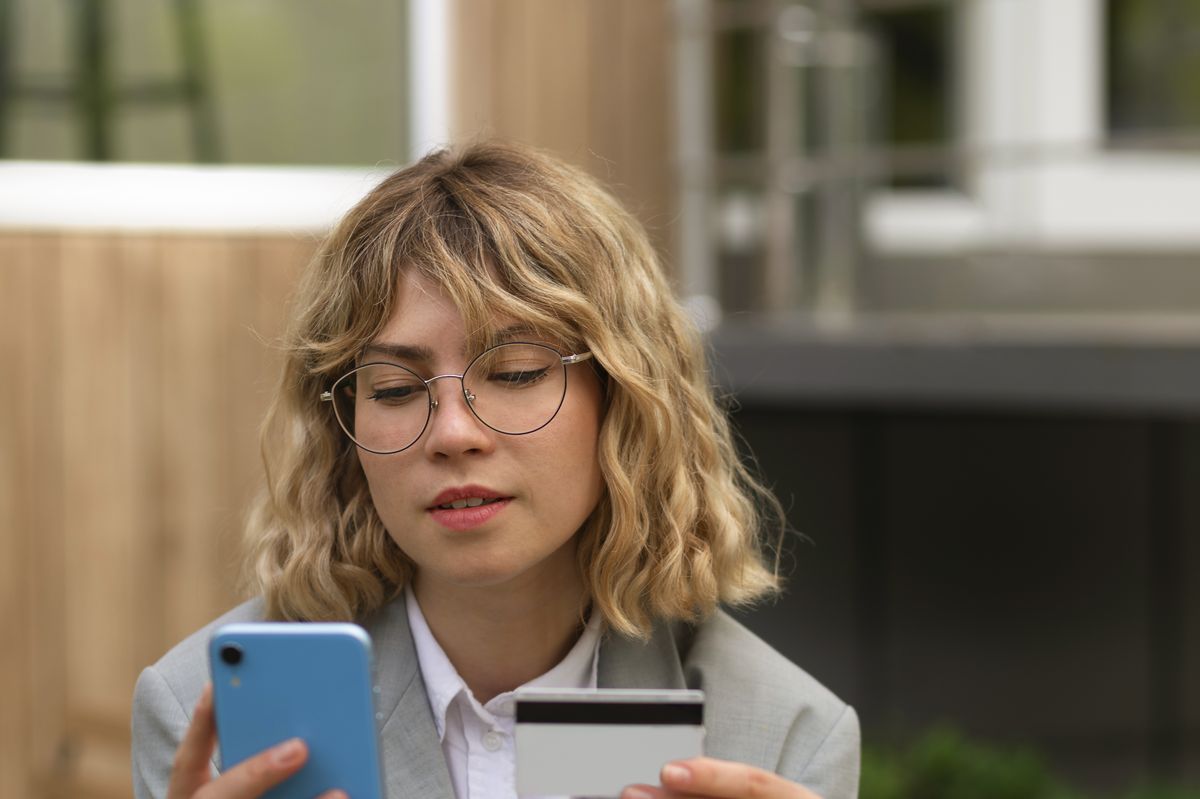 Smishing bancario: por qué el banco puede ser responsable aunque usted ‘autorizara’ la transferencia